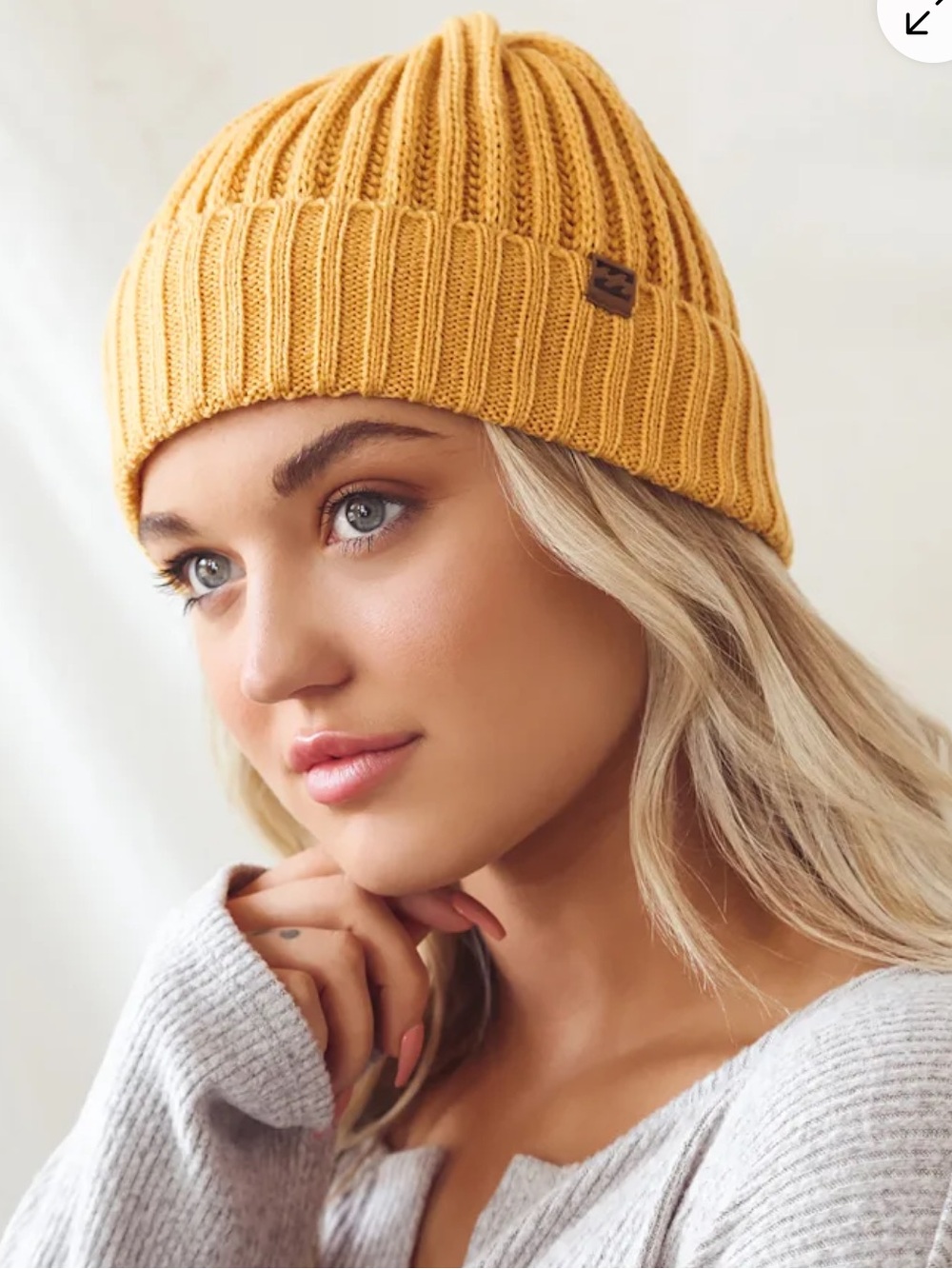 Billabong Women’s So Chill Golden Yellow Beanie OSFM cuffed Knit Hat Fall Winter